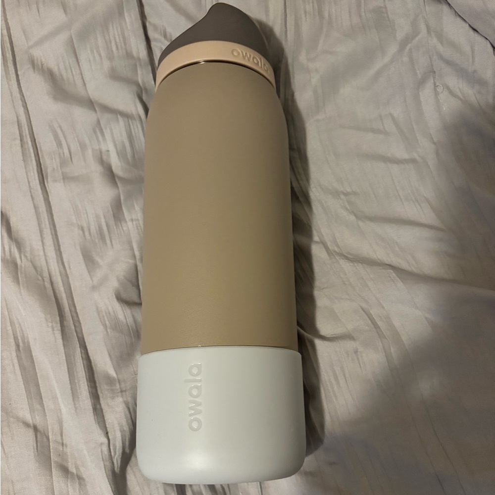 Owala 40 oz. FreeSip Stainless Steel Water Bottle, NWOT.  Down to Earth color.